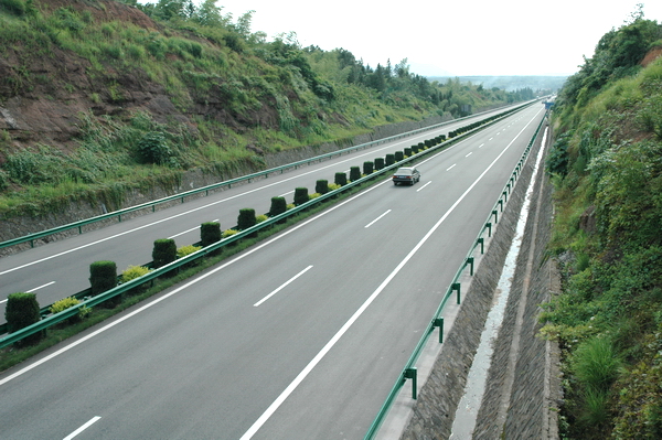 路面改建后的宣广段.jpg