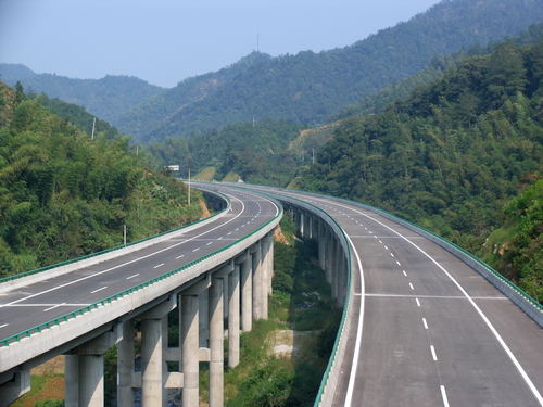 风景如画的安景高速公路.jpg